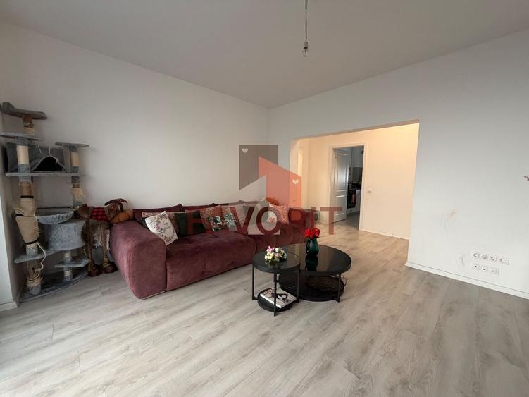 Apartament cu 4 camere decomandat, mobilat în Dumbrăvița