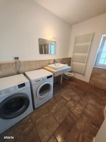 Casă cu 4 camere cu Teren 3000 Mp în Central