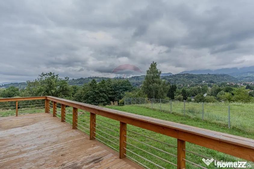 Casă cu 3 camere cu Teren 2166 Mp în Predeluț