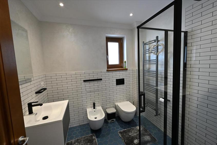 Casă individuală cu 7 camere cu Canalizare în Exterior Nord