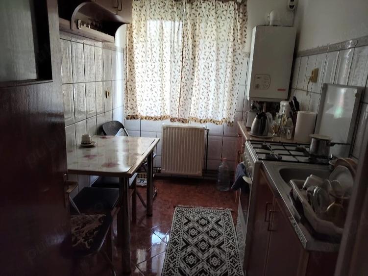 Apartament cu 2 camere decomandat în Telecabinei