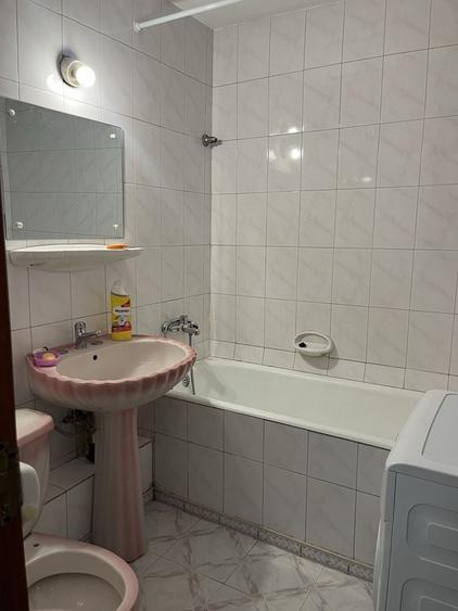 Apartament cu 2 camere decomandat în 1 Mai
