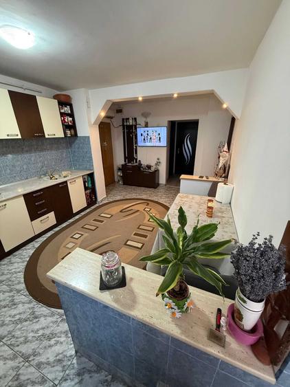 Apartament cu 3 camere decomandat în 1 Mai