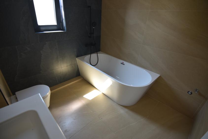 Casă individuală cu 4 camere cu Canalizare în Domnești