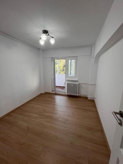 Apartament cu 4 camere decomandat în Beller