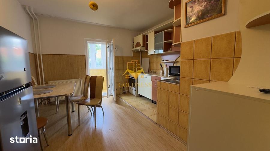 Apartament cu 3 camere, mobilat în Central