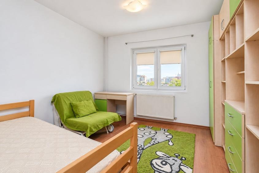 Apartament cu 3 camere decomandat, mobilat în Vitan Mall