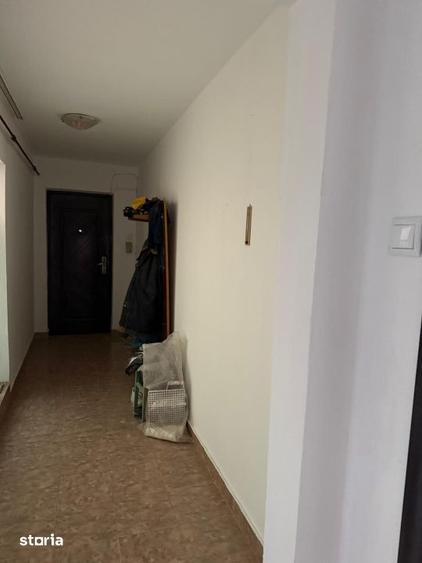 Apartament cu 3 camere decomandat în Calea București