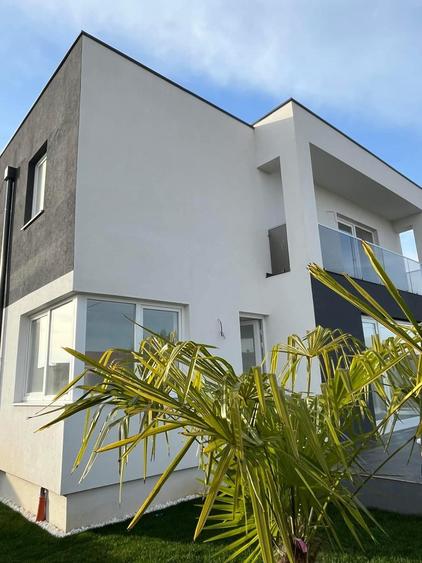 Casă individuală cu 5 camere cu Canalizare în Oncea