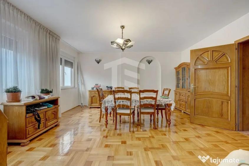 Spațiu comercial, de 950 mp, în Romană