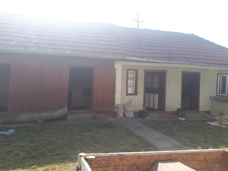 Casă individuală cu 4 camere cu Teren 1708 Mp în Ghirbom