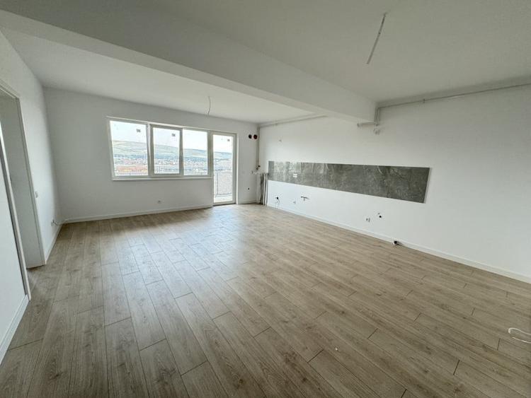 Apartament cu 3 camere semidecomandat în Florești — fotografia 2
