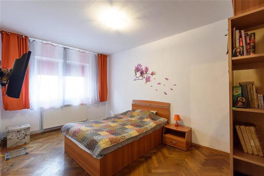 Apartament cu 4 camere semidecomandat, mobilat în Tractorul