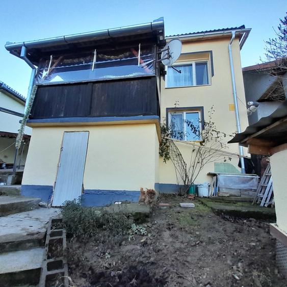Casă cu 4 camere în Central