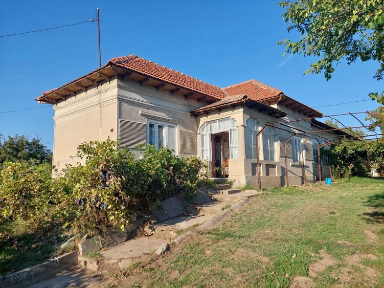 Casă cu 4 camere în Cervenia