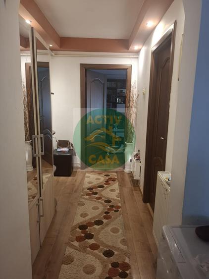 Apartament cu 3 camere decomandat în Est