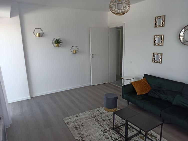 Apartament cu 3 camere decomandat, mobilat în Berceni