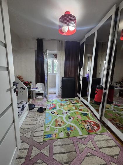 Apartament cu 4 camere decomandat în Plantelor