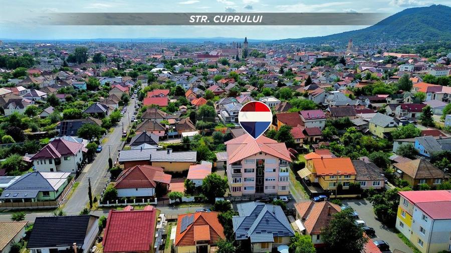 Apartament cu 3 camere decomandat în Central