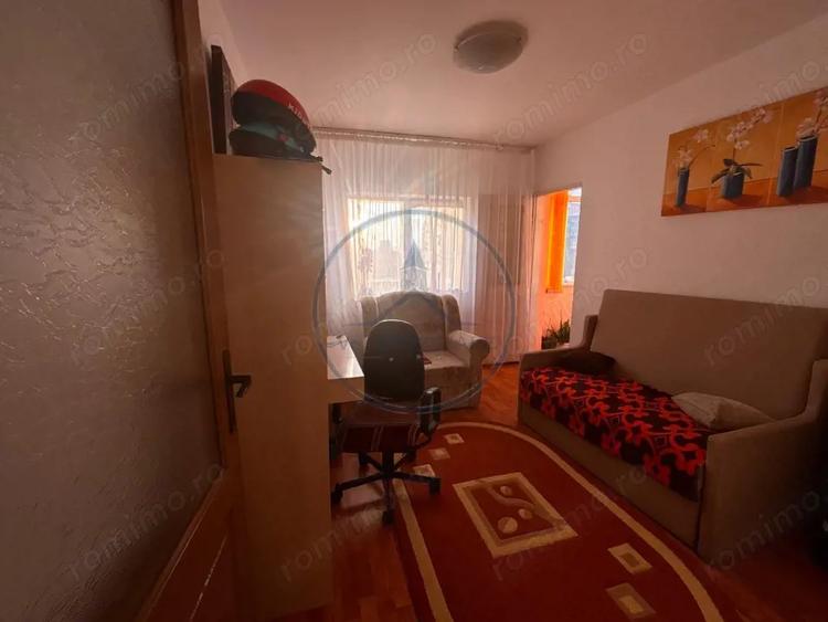 Apartament cu 4 camere decomandat, mobilat în Calea Moldovei