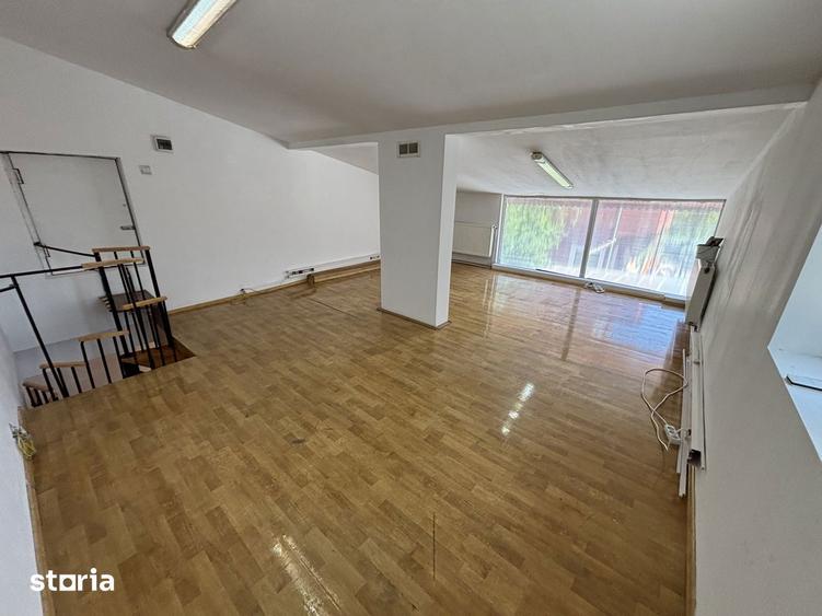 Casă cu 5 camere cu Teren 300 Mp în Vatra Luminoasă