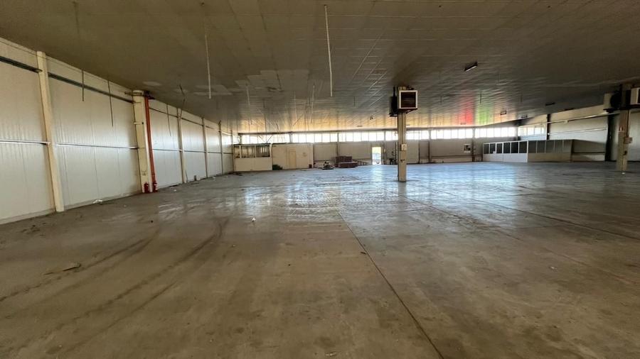 Spațiu comercial, de 1,400 mp, în Aeroport