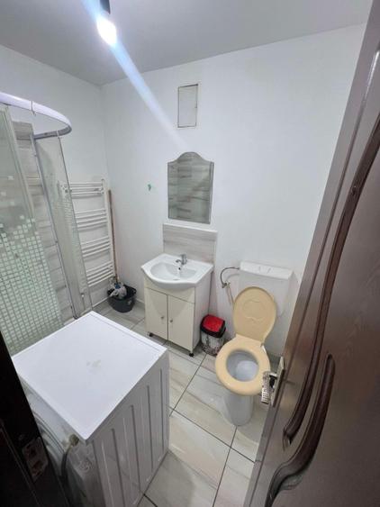 Garsonieră decomandată în Central