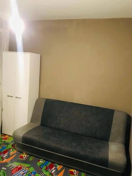 Apartament cu 3 camere semidecomandat în Florești