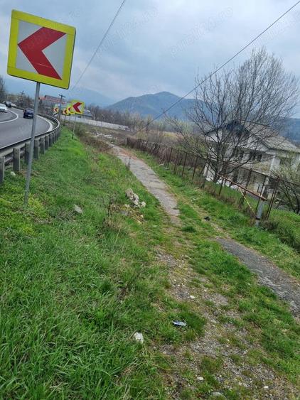 Teren de 5800 mp, în Gura Văii