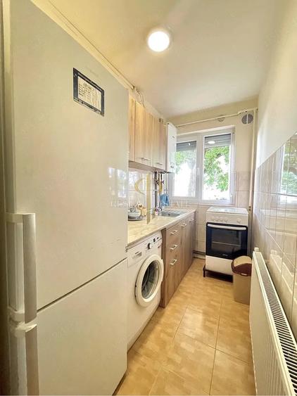 Apartament cu 3 camere semidecomandat, mobilat în Spitalul Județean