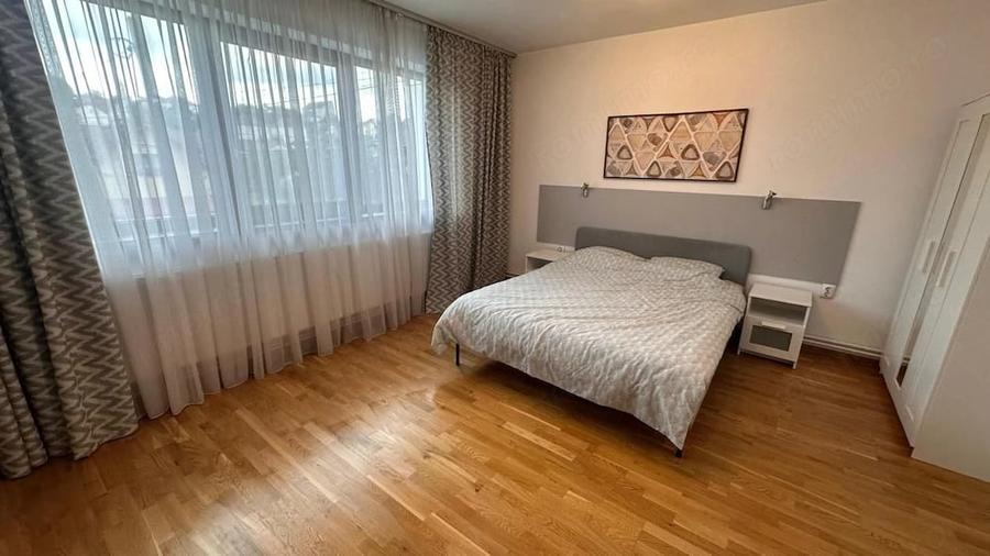 Casă cu 7 camere cu Teren 200 Mp în Ștrand