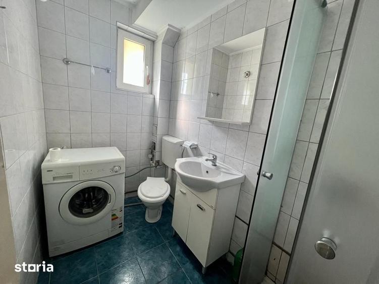 Apartament cu 3 camere decomandat în Cornișa