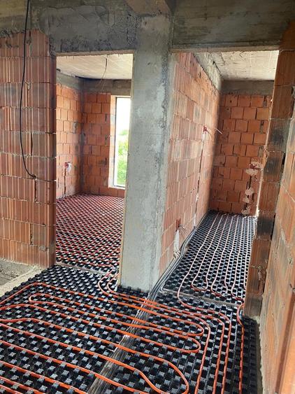 Casă cu 5 camere cu Canalizare în Central