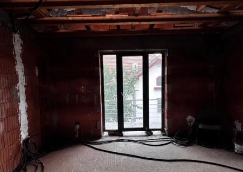 Casă cu 7 camere cu Teren 301 Mp în George Enescu