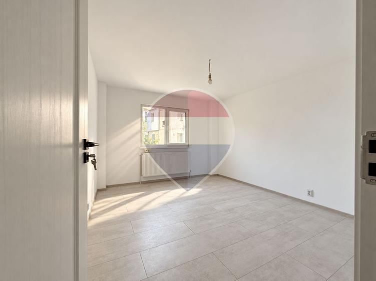 Apartament cu 3 camere semidecomandat în Central