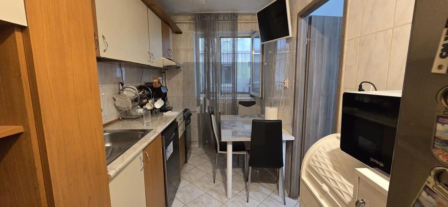 Apartament cu 3 camere decomandat în P-ța Reșița