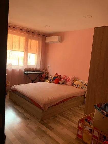 Apartament cu 4 camere decomandat în Central
