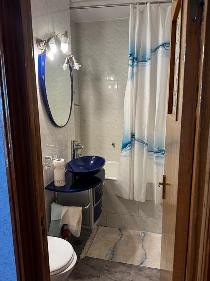 Apartament cu 3 camere semidecomandat în Bucur Obor