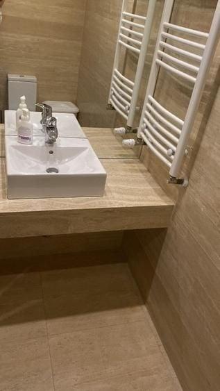 Apartament cu 3 camere nedecomandat, mobilat în Arcul de Triumf