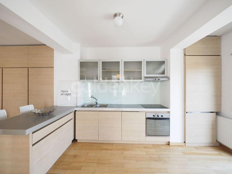 Apartament cu 4 camere decomandat, mobilat în Floreasca