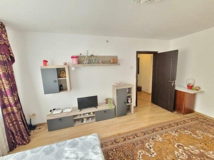 Apartament cu 4 camere decomandat în 1 Decembrie 1918