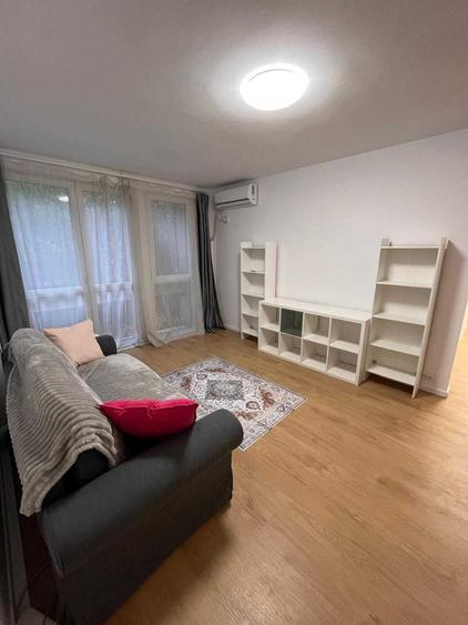 Apartament cu 3 camere semidecomandat în Titan