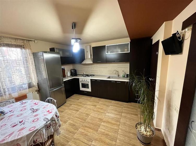 Casă individuală cu 5 camere cu Teren 405 Mp în Hărman