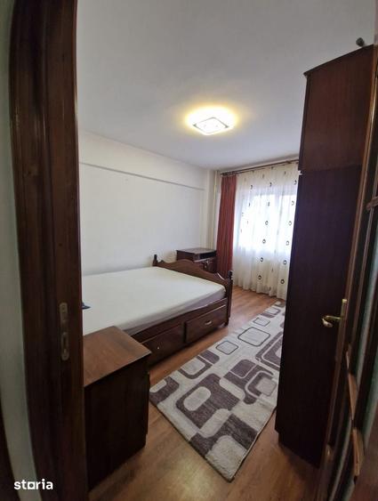 Apartament cu 4 camere decomandat în Central