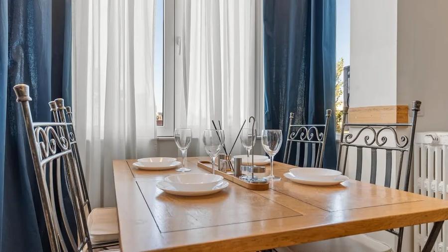 Apartament cu 3 camere semidecomandat în Universitate