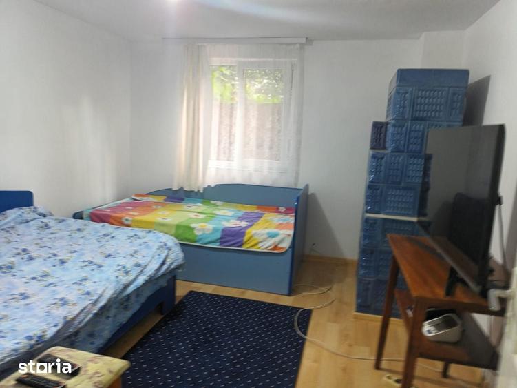 Casă cu 5 camere cu Teren 10000 Mp în Mihai Eminescu