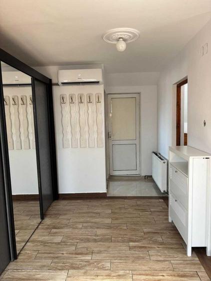 Apartament cu 3 camere decomandat în Între Lacuri