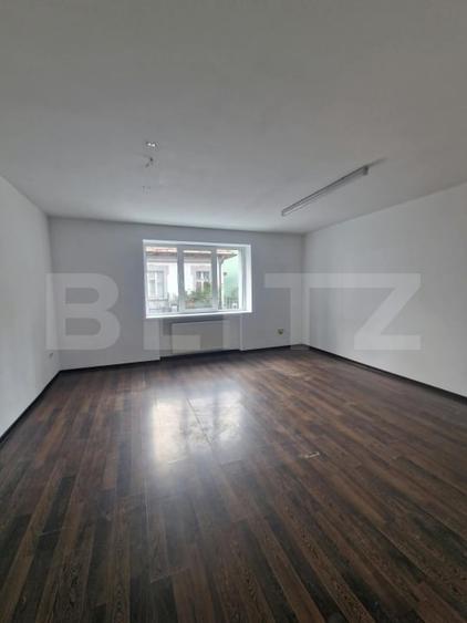 Apartament cu 3 camere decomandat în Centrul Civic
