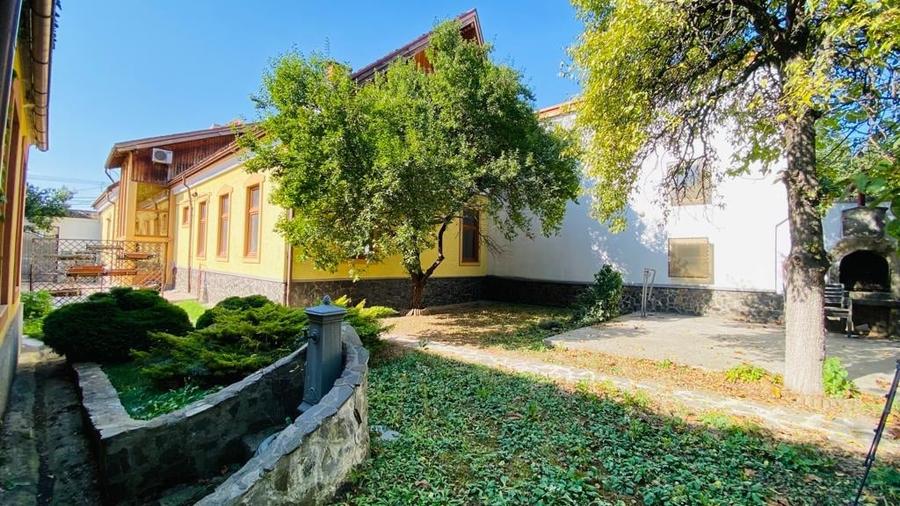 Casă individuală cu 5 camere cu Canalizare în Hălchiu