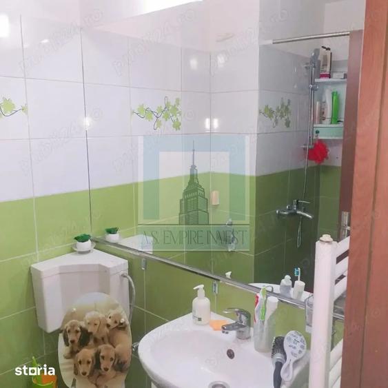 Apartament cu 3 camere decomandat în Est